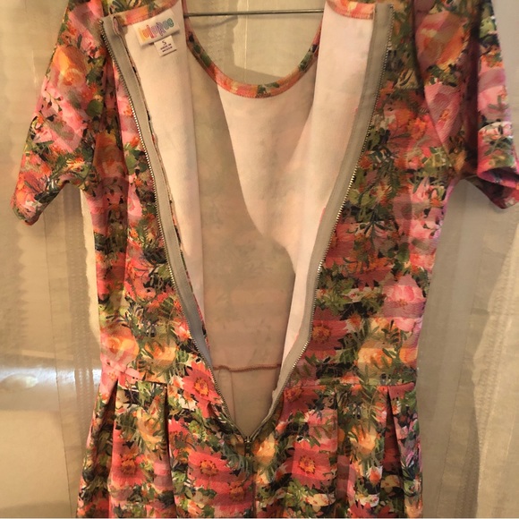 LuLaRoe spring Amelie dress . Size  S. With pockets 🌸 - Picture 7 of 8
